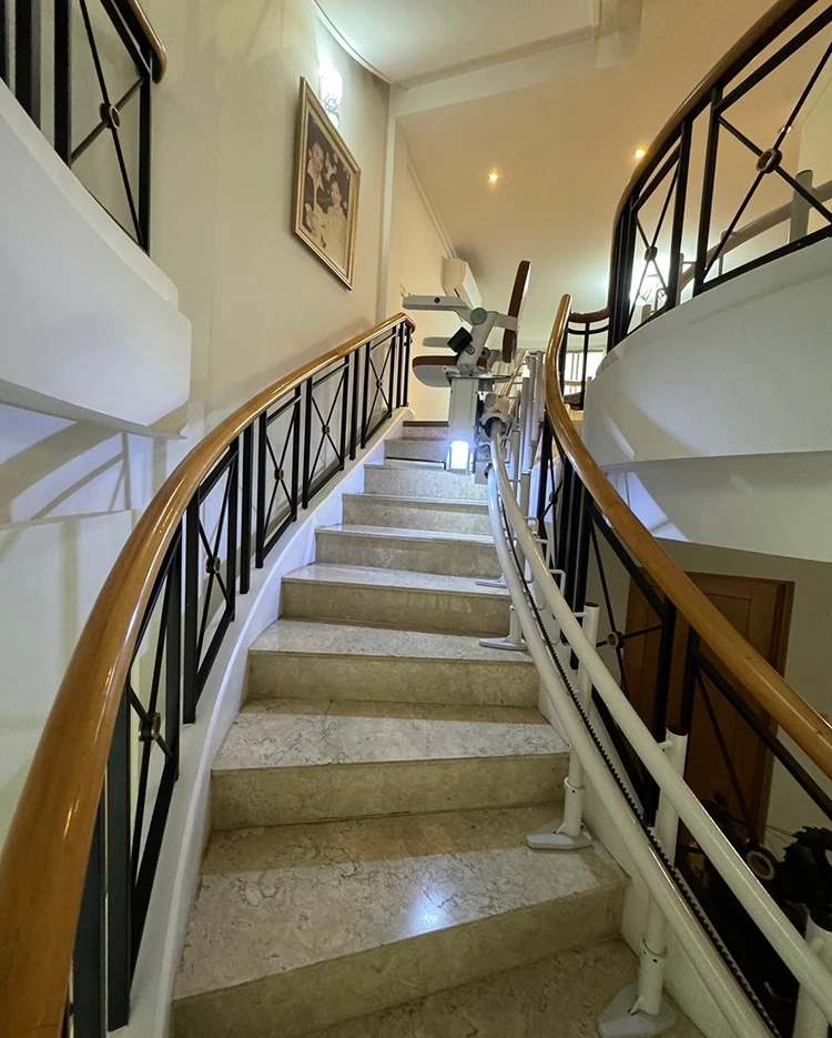 Arc-staircase-Curved-brown-1Fto3F (4)